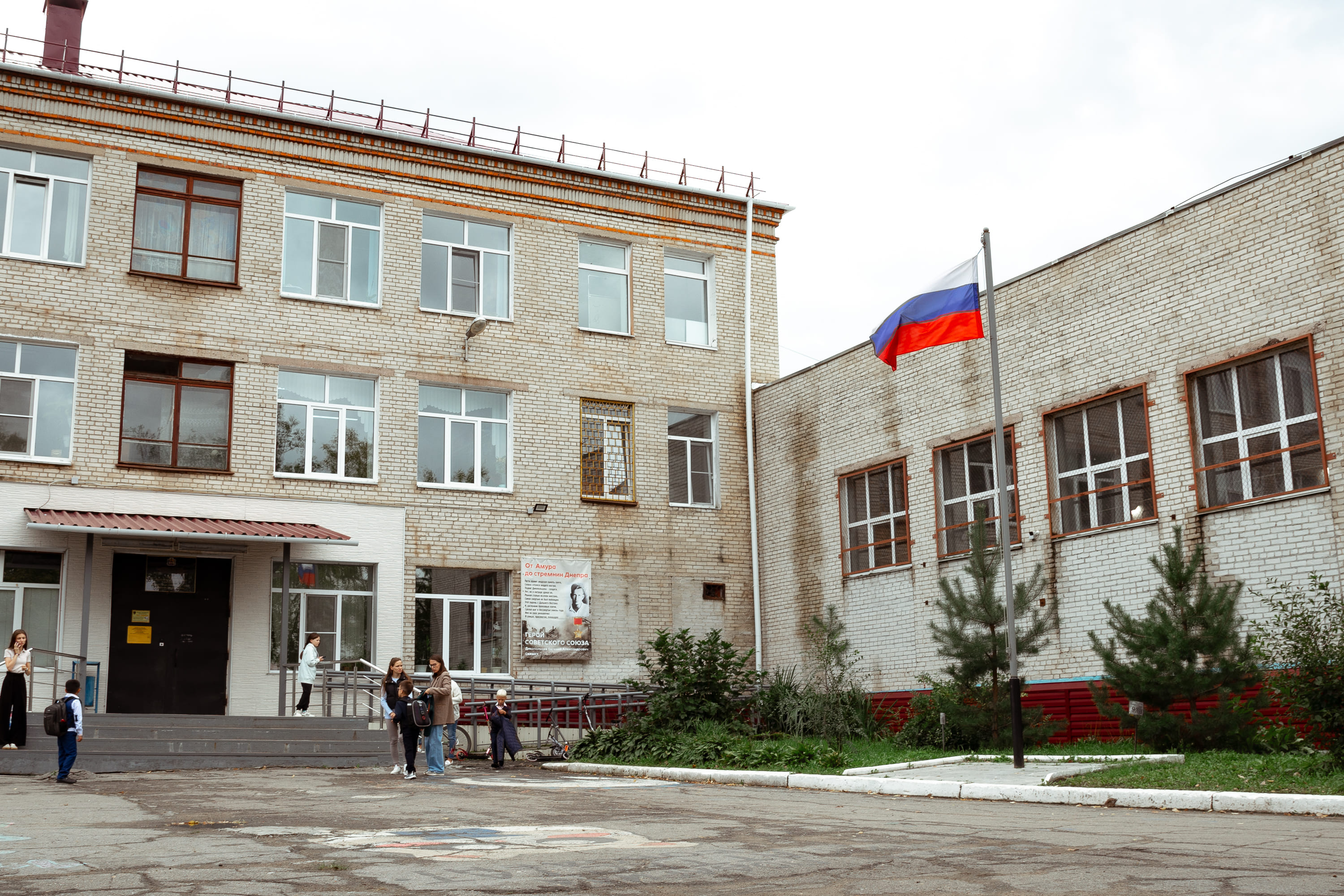 Фотография школы.